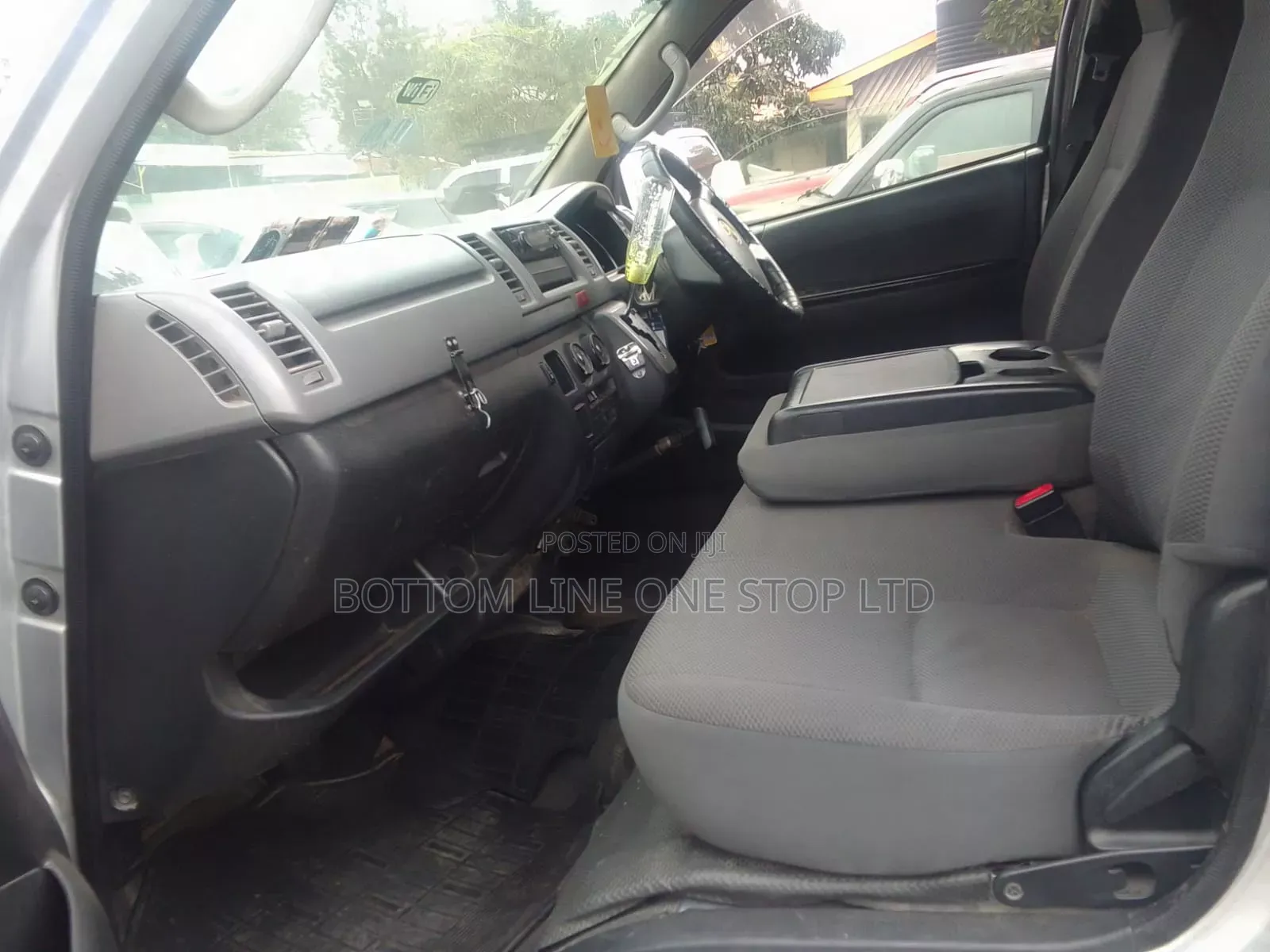 Toyota HiAce 2014 Silver