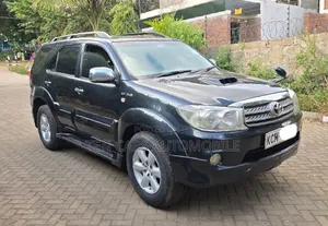 Toyota Fortuner 2010 Black