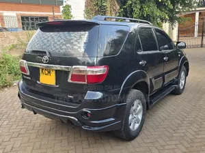 Toyota Fortuner 2010 Black