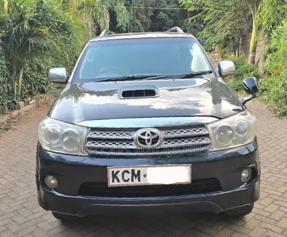 Toyota Fortuner 2010 Black