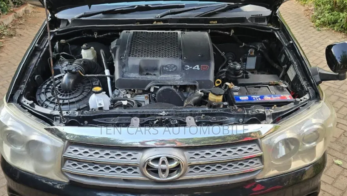 Toyota Fortuner 2010 Black