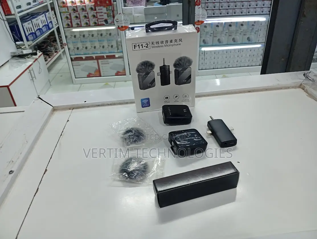 F11 Wireless Lavalier Microphone for Smartphones