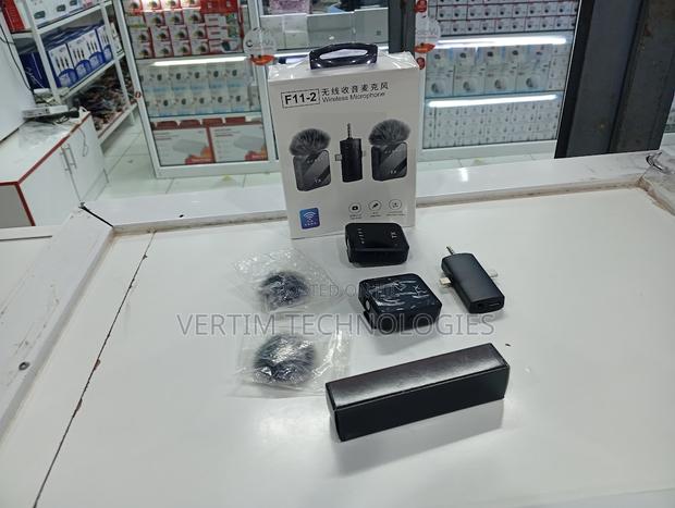 F11 Wireless Lavalier Microphone for Smartphones