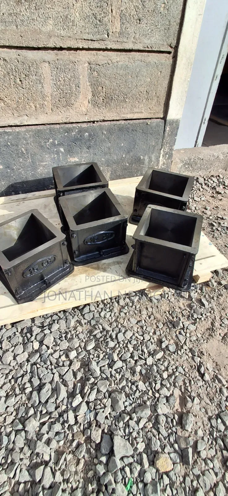 Cast Iron Concrete Cube Mould – Heavy Duty Concrete Testing Mould