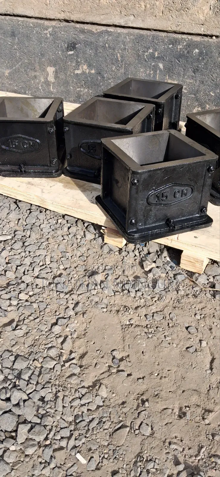 Cast Iron Concrete Cube Mould – Heavy Duty Concrete Testing Mould