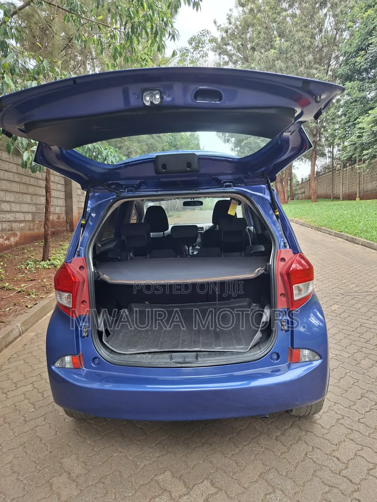 Toyota Ractis 2011 Blue