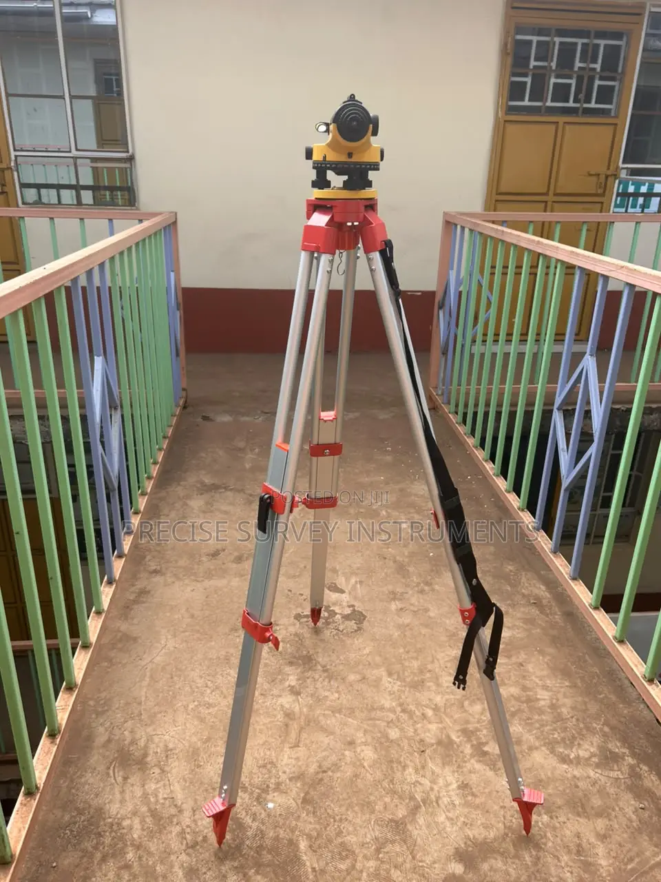South Nl32 Survey Level With Tripod and Staff