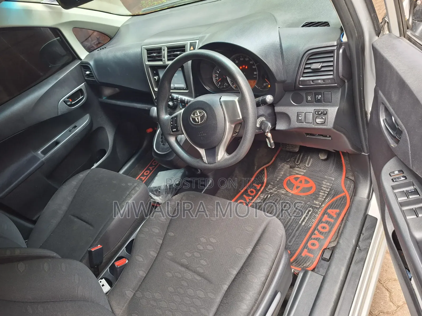 Toyota Ractis 2013 Silver
