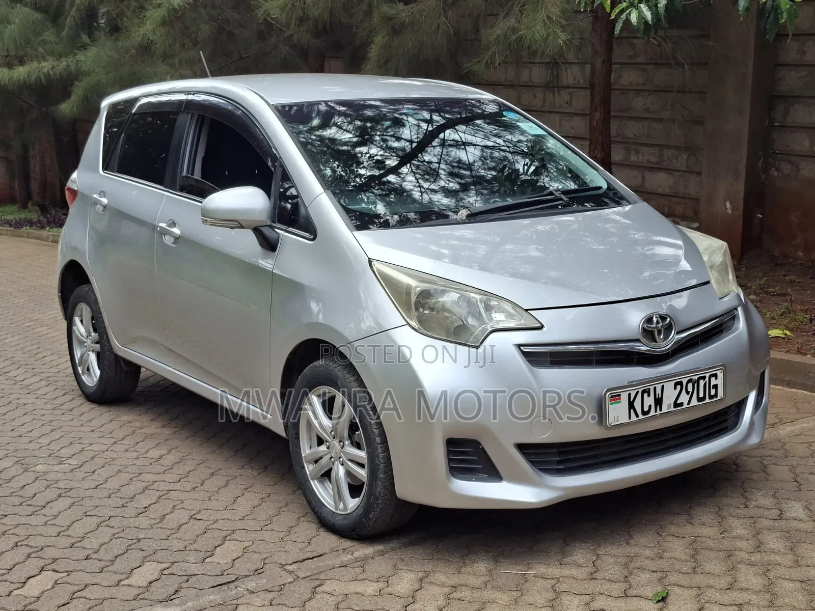 Toyota Ractis 2013 Silver