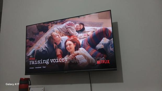 Skyworth 43 inches Full Hd Google Tv Used - thumbnail 2
