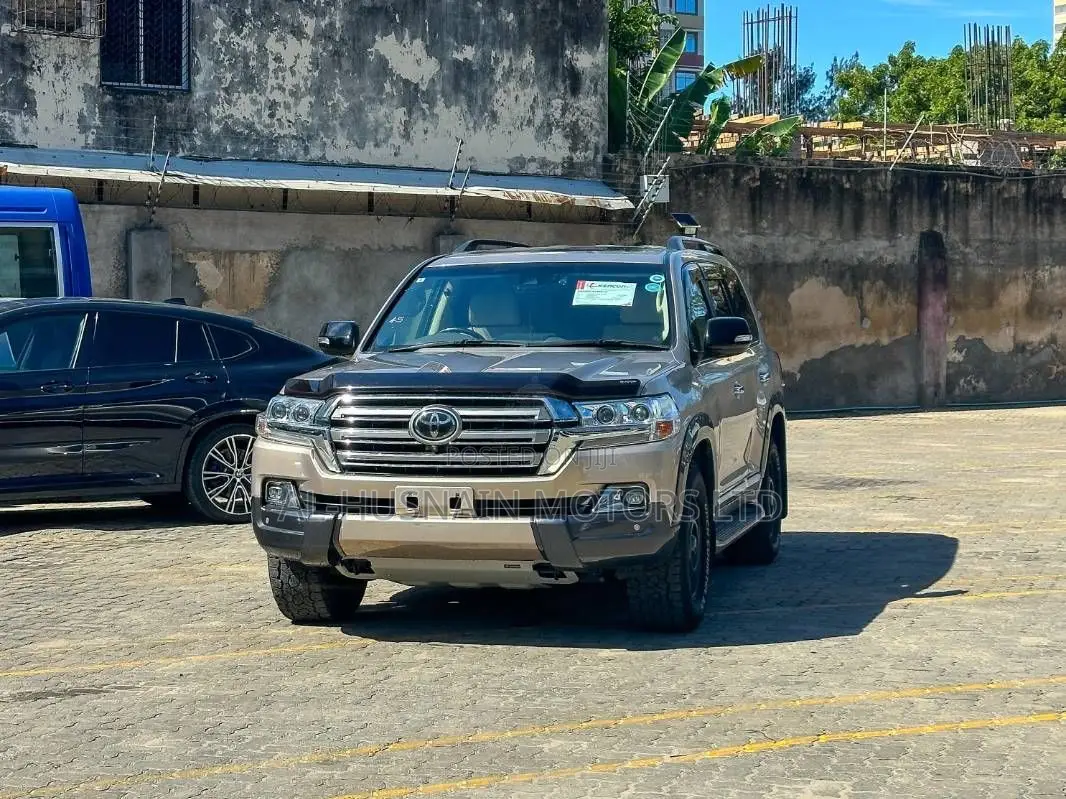 Toyota Land Cruiser 4.6 V8 ZX 2019 Gold