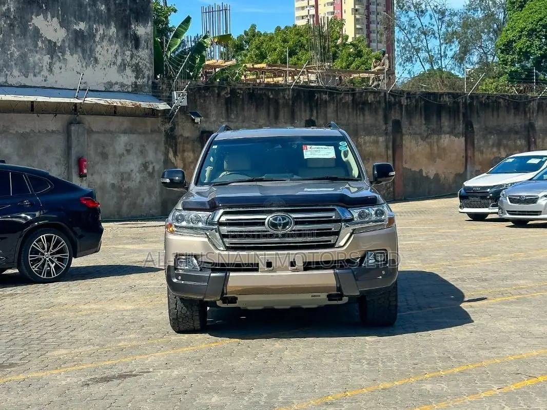 Toyota Land Cruiser 4.6 V8 ZX 2019 Gold