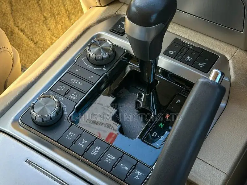 Toyota Land Cruiser 4.6 V8 ZX 2019 Gold