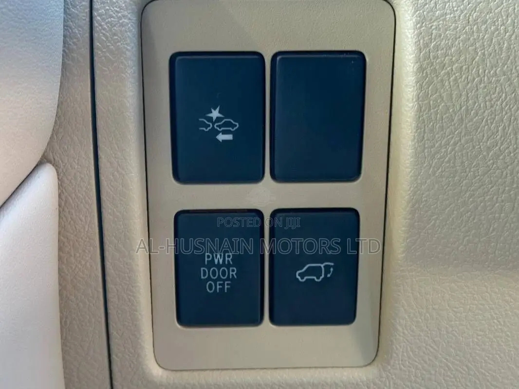 Toyota Land Cruiser 4.6 V8 ZX 2019 Gold
