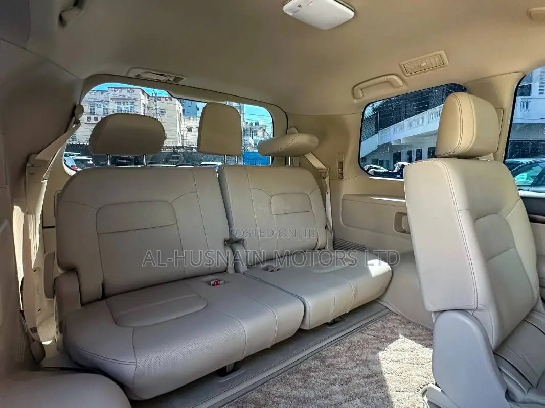 Toyota Land Cruiser 4.6 V8 ZX 2019 Gold