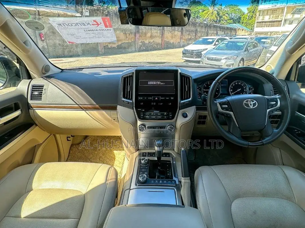 Toyota Land Cruiser 4.6 V8 ZX 2019 Gold