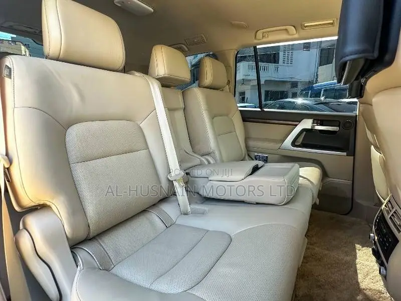 Toyota Land Cruiser 4.6 V8 ZX 2019 Gold