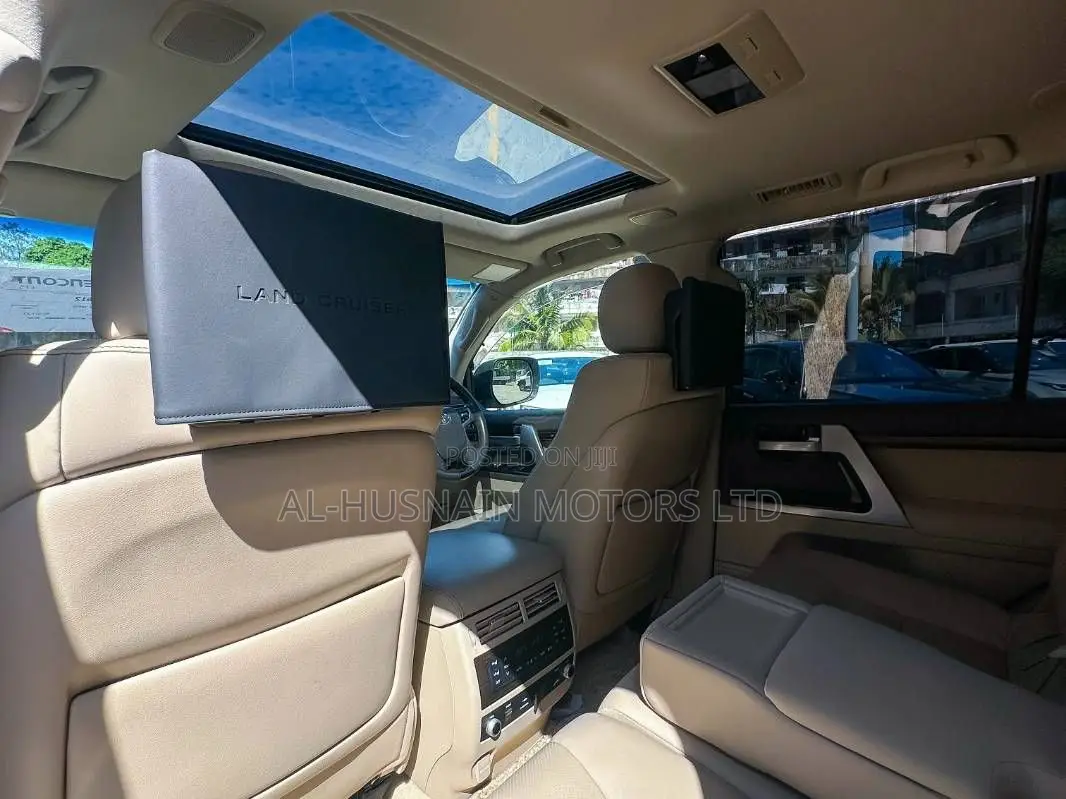 Toyota Land Cruiser 4.6 V8 ZX 2019 Gold
