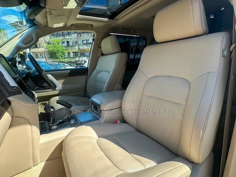 Toyota Land Cruiser 4.6 V8 ZX 2019 Gold