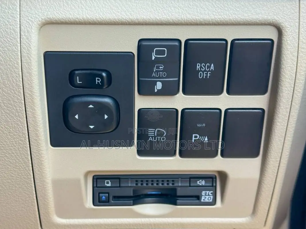 Toyota Land Cruiser 4.6 V8 ZX 2019 Gold