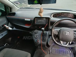 Toyota Sienta 2020 White