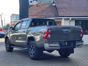 Toyota Hilux Revo Double Cab Deisel 2.8 AWD 2022 Green
