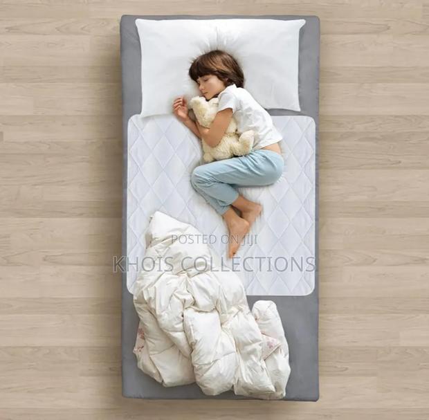 10pcs Pack Waterproof Bed Pad - main view