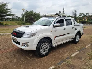 Toyota Hilux 2014 Off white