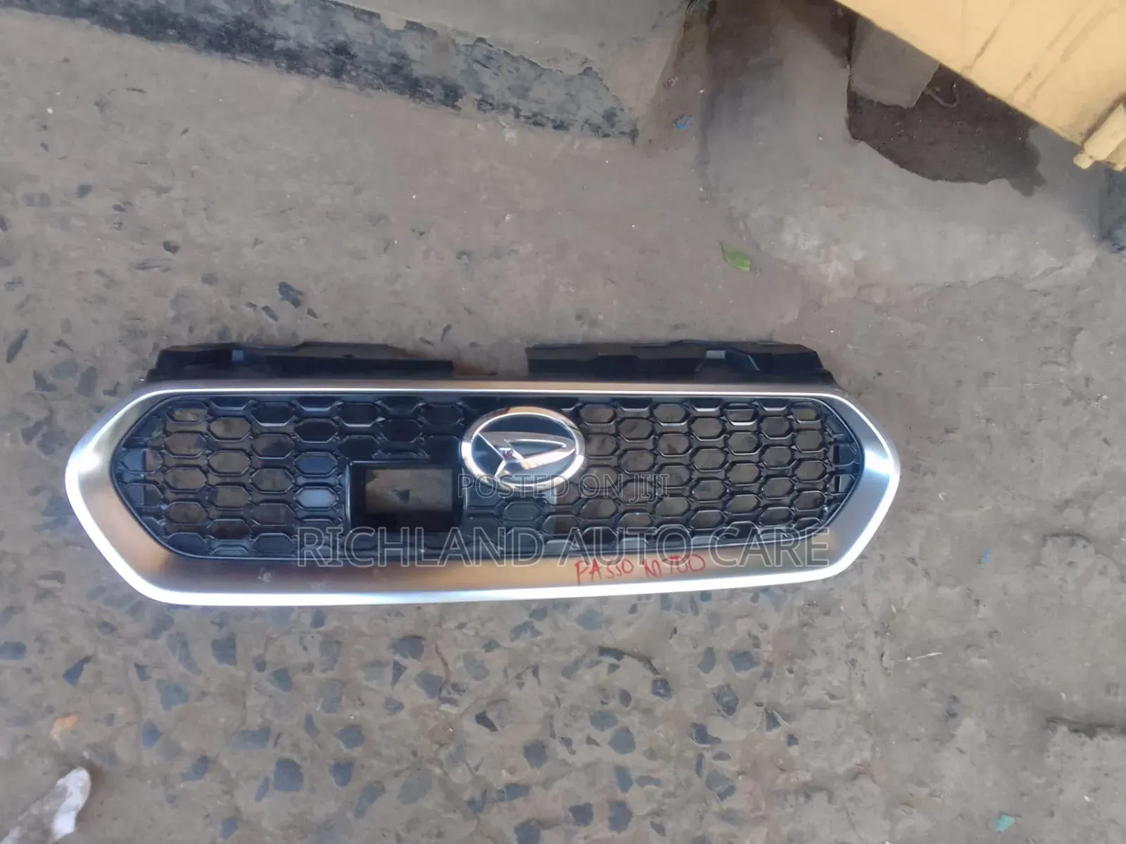 Front Grille Daihatsu/ Passo M710