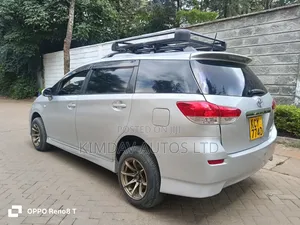 Toyota Wish 2011 Silver
