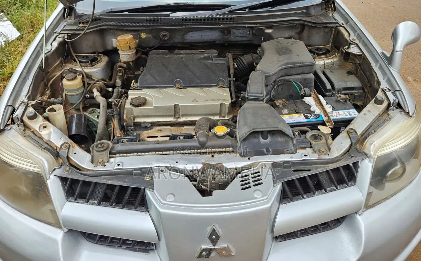 Mitsubishi Airtrek 2005 Silver