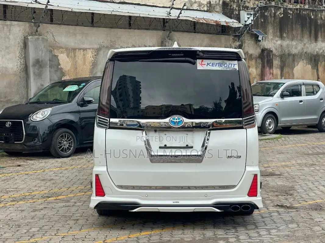 Toyota Noah 2.0 FWD (7 Seater) 2019 Pearl