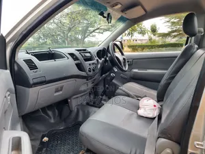 Toyota Hilux 2011 Gold
