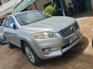 Toyota Vanguard 2012 Silver