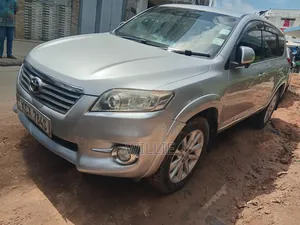 Toyota Vanguard 2012 Silver