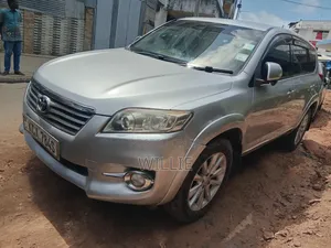 Toyota Vanguard 2012 Silver