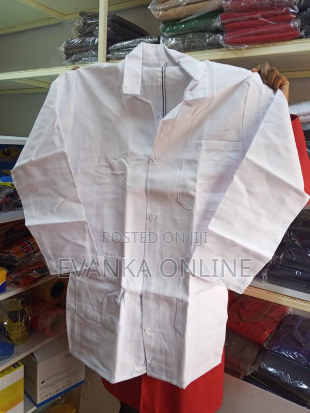 White Dust Coat/Lab Coat - thumbnail 3