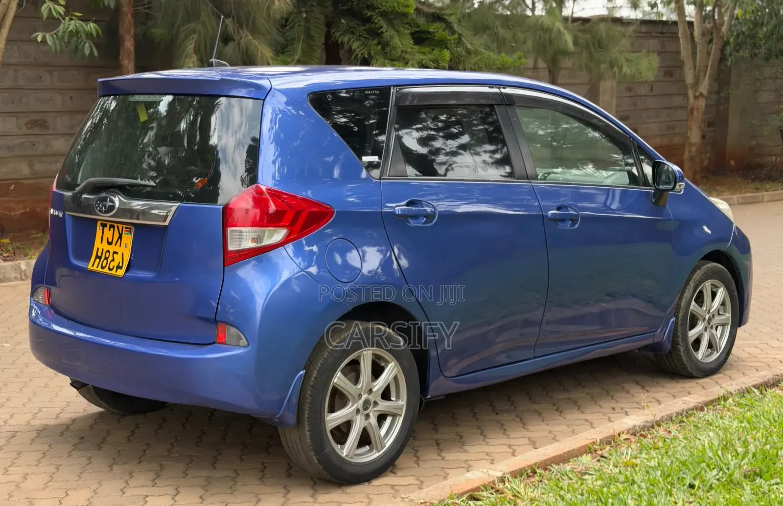 Subaru Trezia 2011 Blue