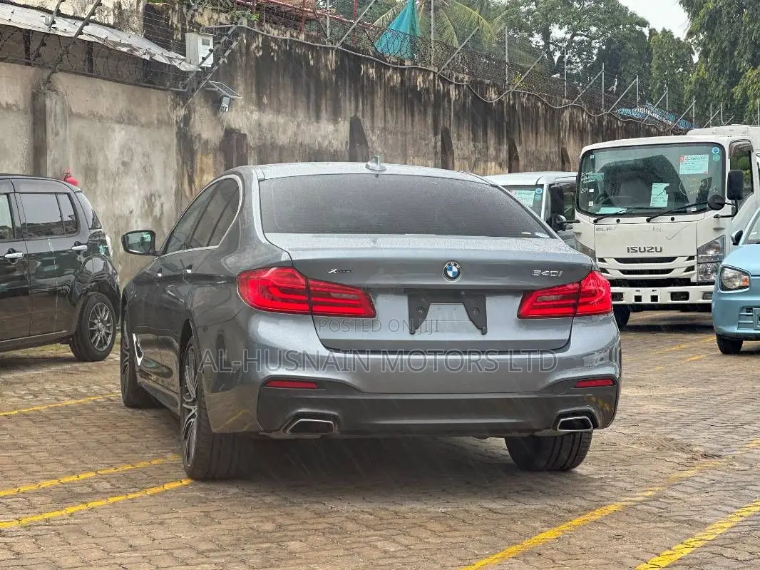 BMW 540i 2019 Gray