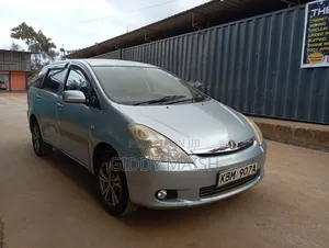 Toyota Wish 2004 Blue