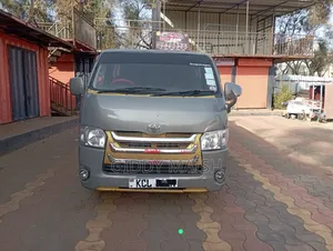Toyota HiAce 2010 Gold