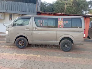 Toyota HiAce 2010 Gold