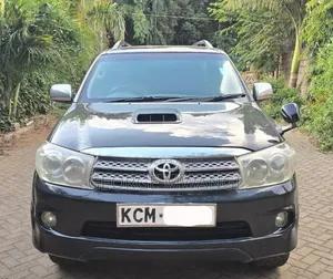 Toyota Fortuner 2010 Black