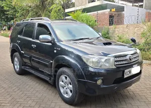 Toyota Fortuner 2010 Black