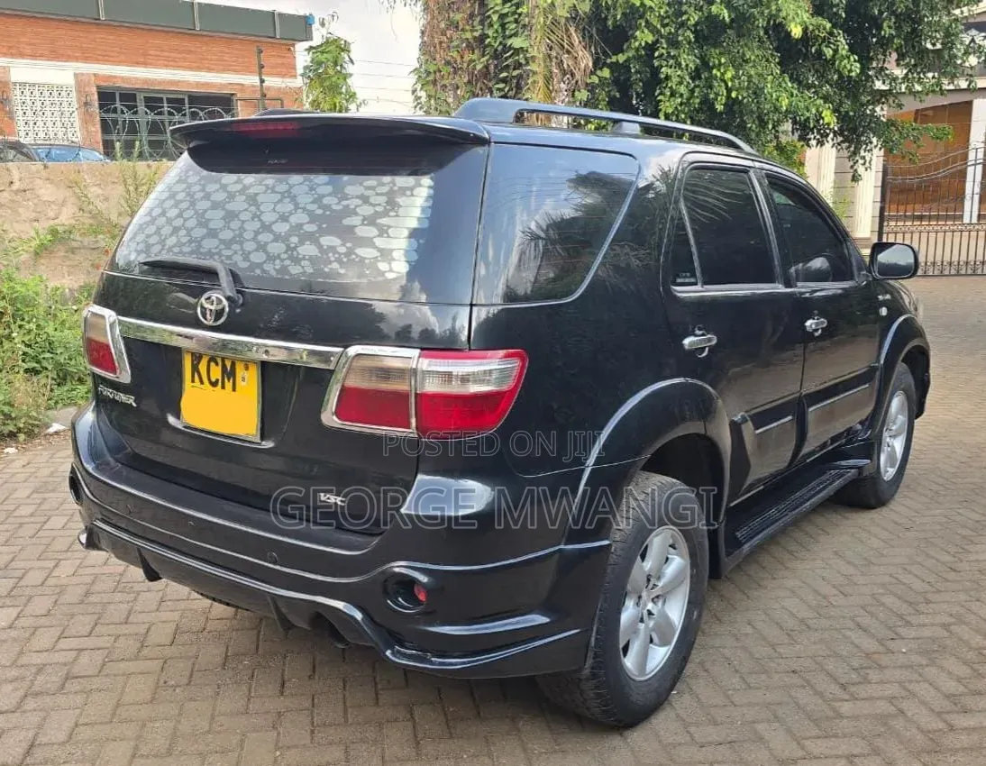 Toyota Fortuner 2010 Black