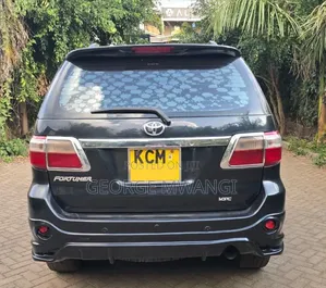 Toyota Fortuner 2010 Black