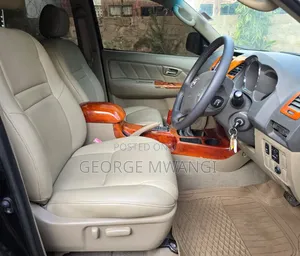 Toyota Fortuner 2010 Black