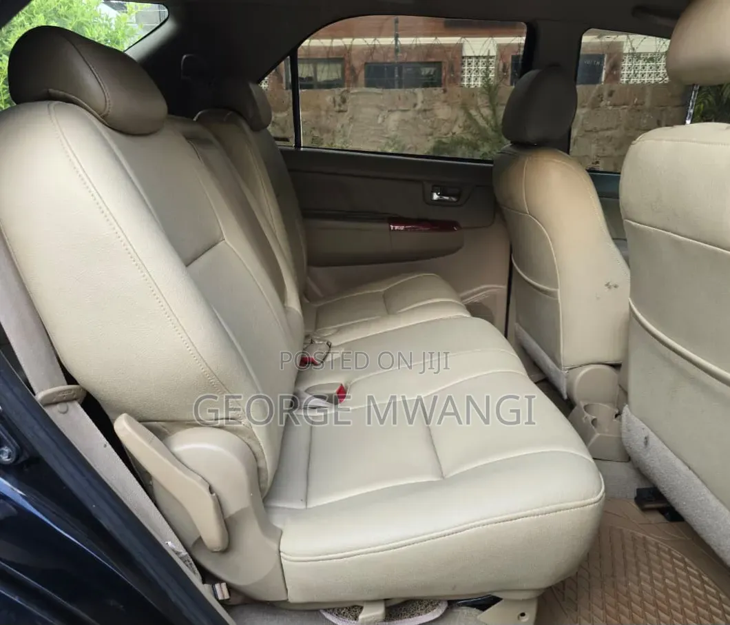 Toyota Fortuner 2010 Black