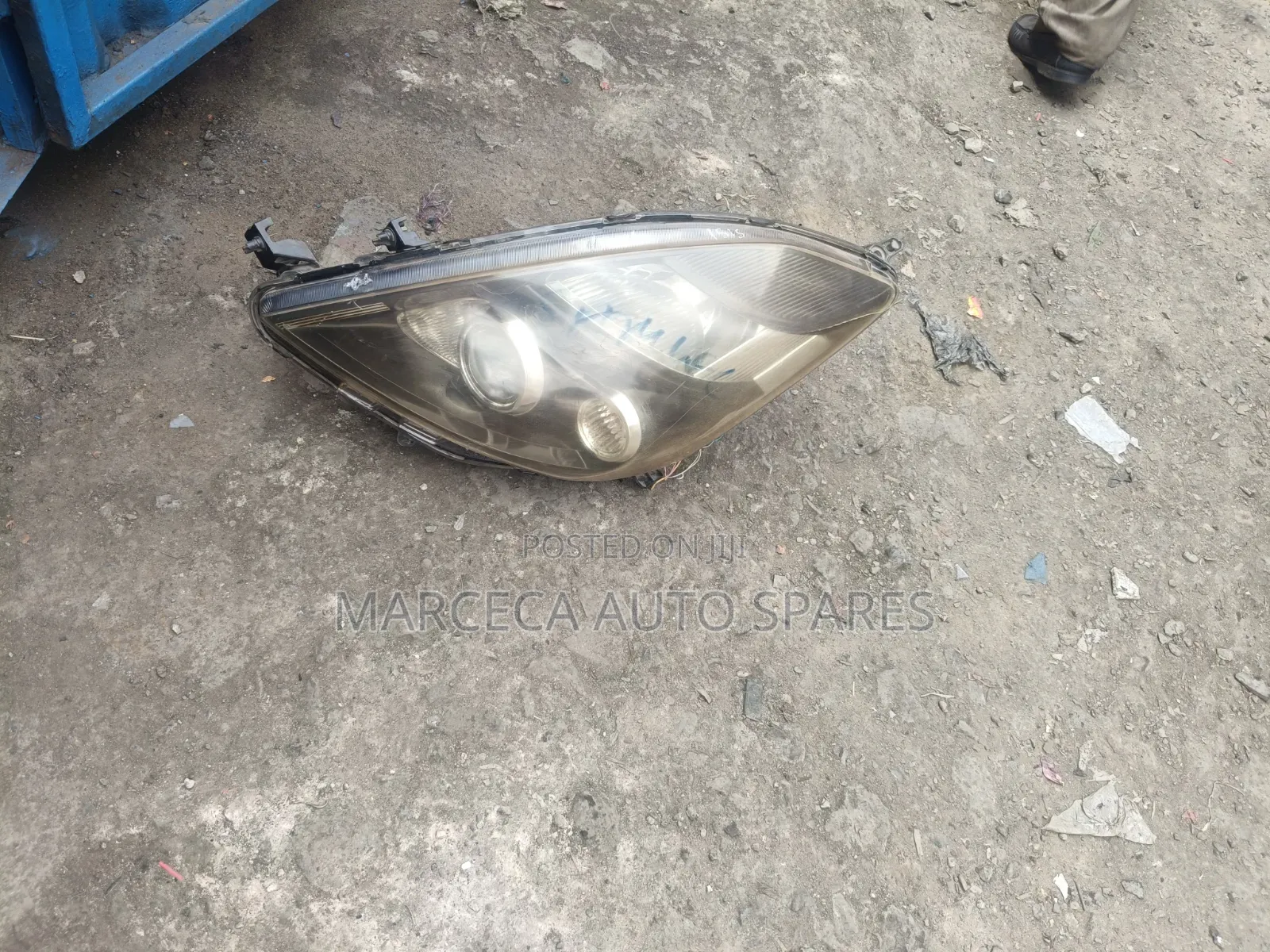 Headlight Isis Xenon