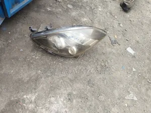 Headlight Isis Xenon